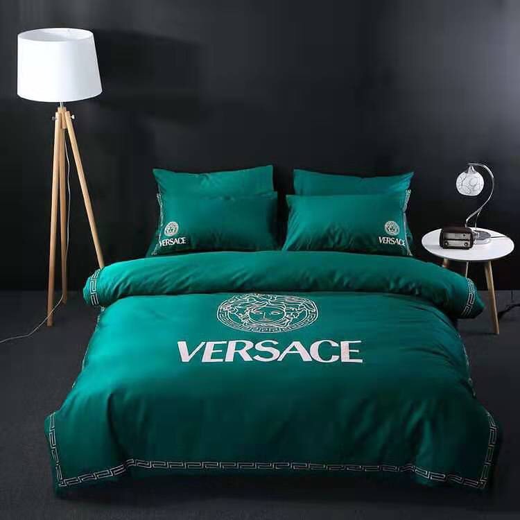 Fashionable Bedding Set.