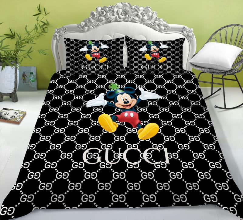 Fashionable Bedding Set